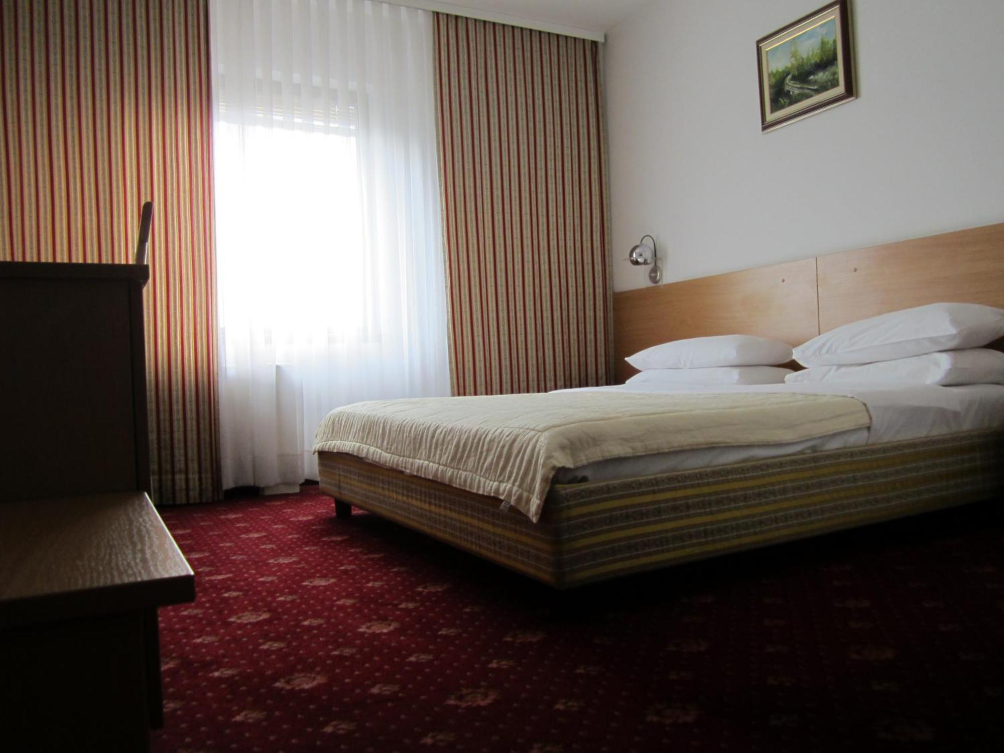 Hotel Grand Sarajevo Bagian luar foto