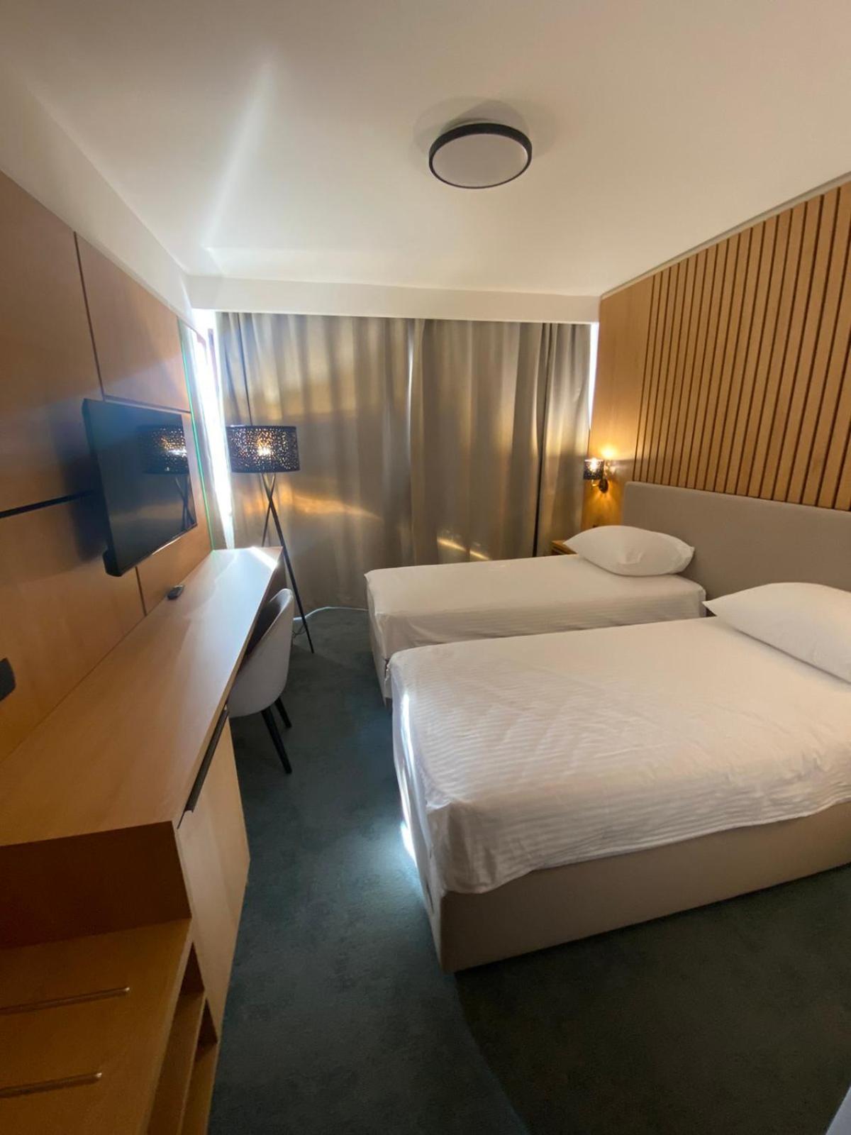 Hotel Grand Sarajevo Bagian luar foto