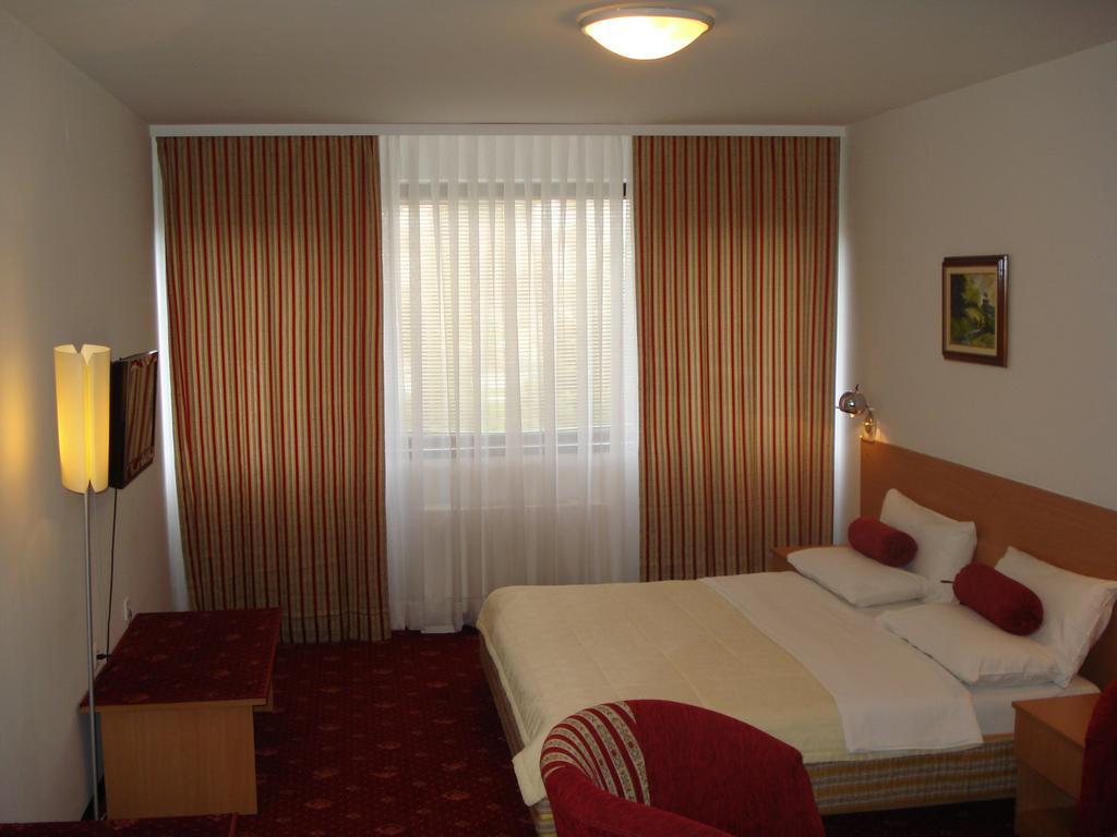 Hotel Grand Sarajevo Bagian luar foto