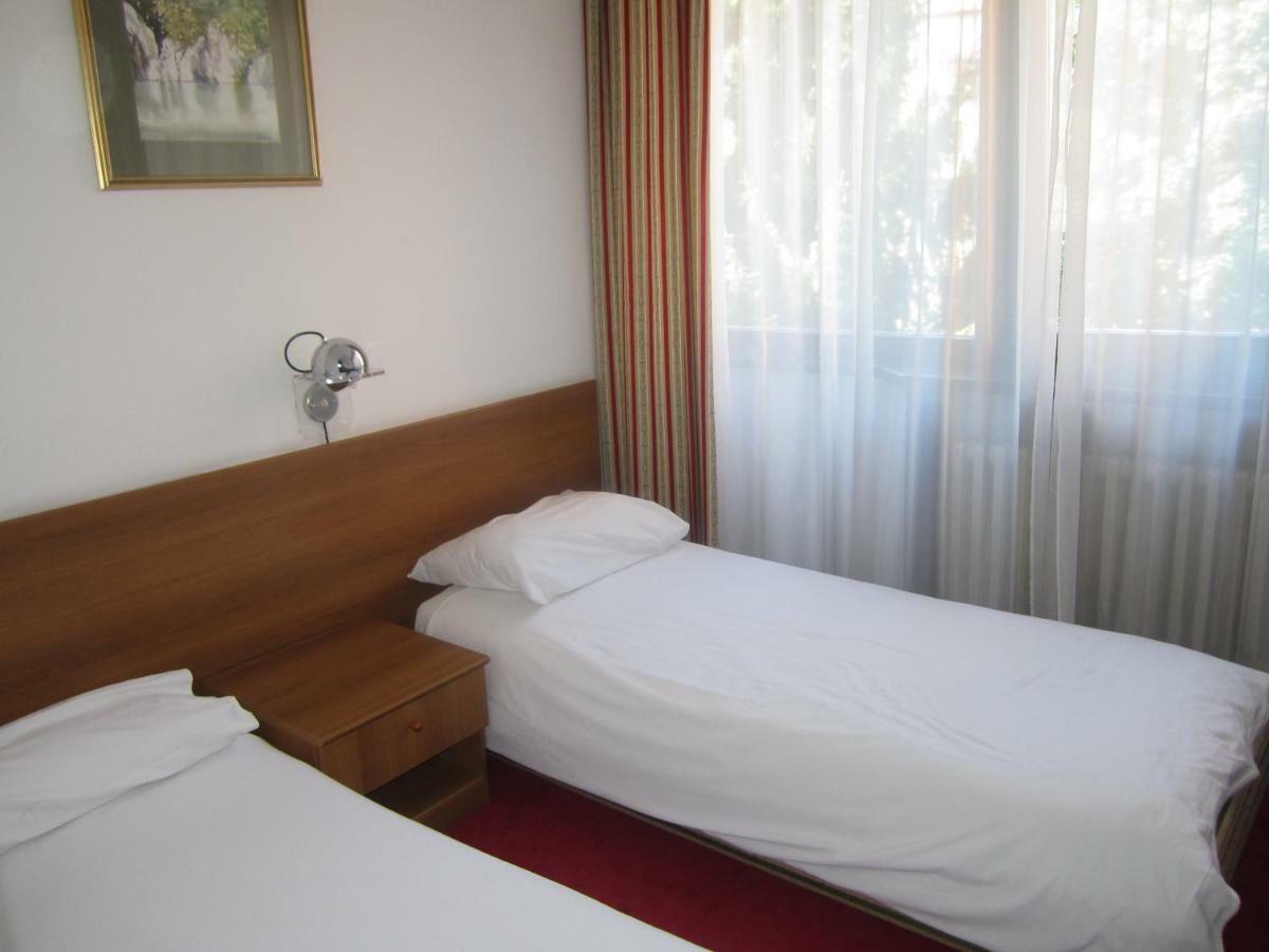 Hotel Grand Sarajevo Bagian luar foto