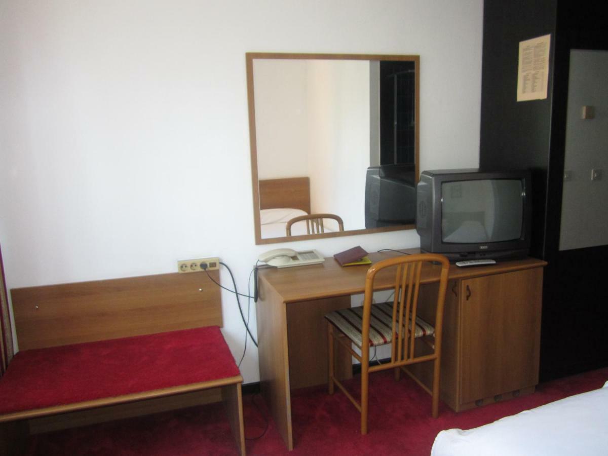 Hotel Grand Sarajevo Bagian luar foto
